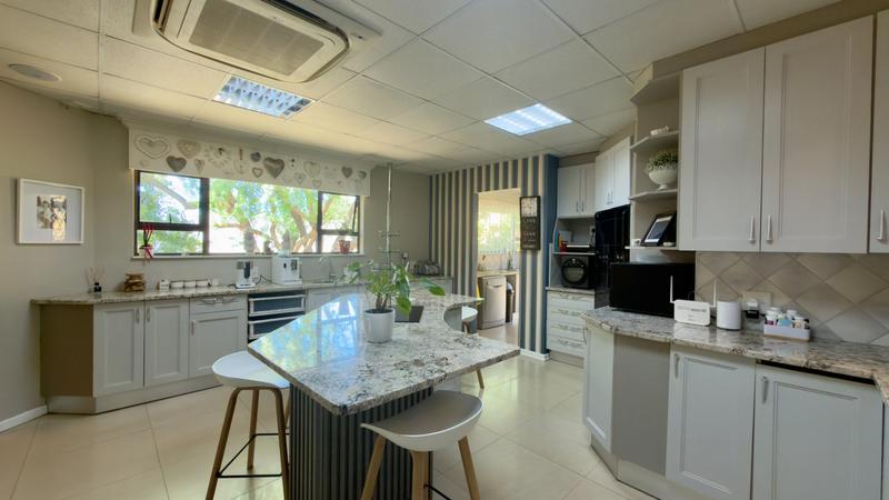 5 Bedroom Property for Sale in Pentagon Park Free State